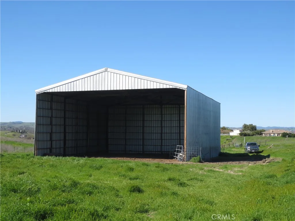 0 Camp 8 Road Paso Robles, CA 93446 - Photo 3 of 9 a view of a backyard
