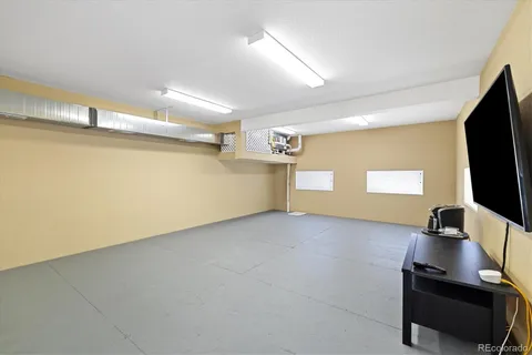 a view of a livingroom with furniture