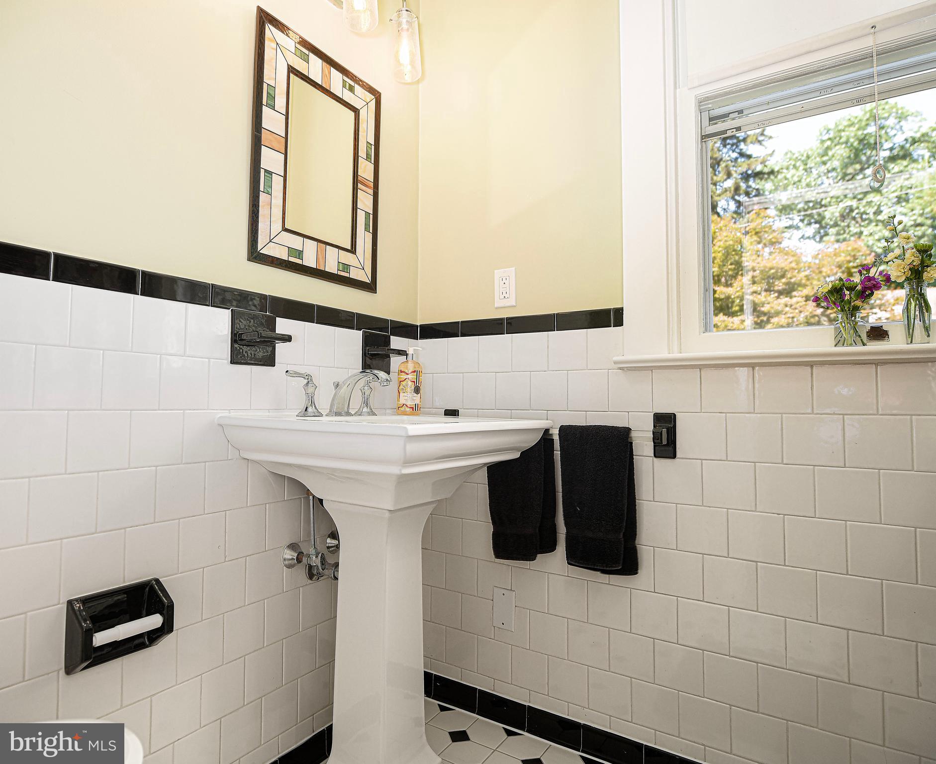 1014 Windsor Road Baltimore, MD 21208 - Photo 18 of 50 Main level full hall bath