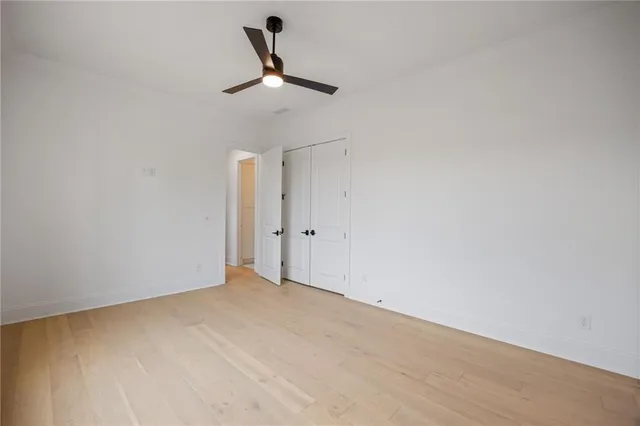 a view of empty room with ceiling fan