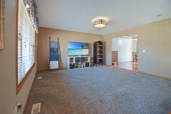 $399,900 | 104 Hunter Court, Hudson, IL 61748