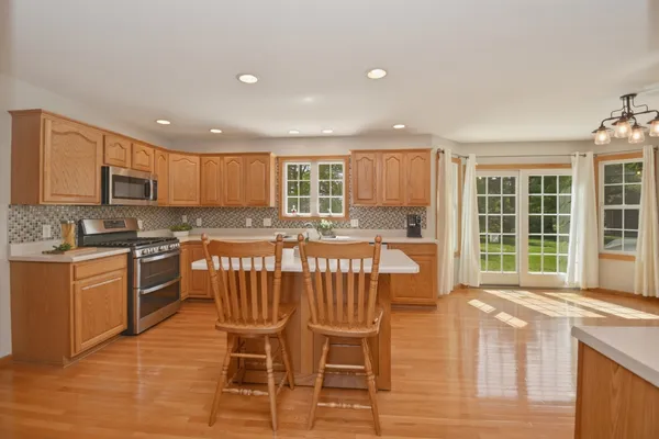 $399,900 | 104 Hunter Court, Hudson, IL 61748
