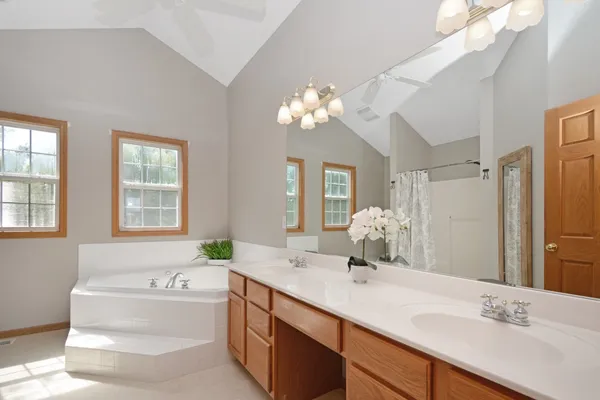 $399,900 | 104 Hunter Court, Hudson, IL 61748