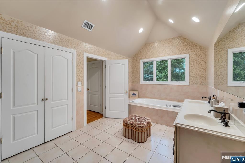 136 Tappan Road Norwood, NJ 07648 - Photo 30 of 47