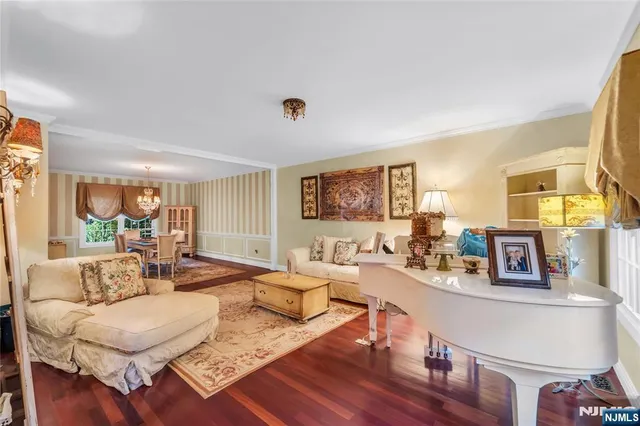 $1,699,999 | 136 Tappan Road, Norwood, NJ 07648