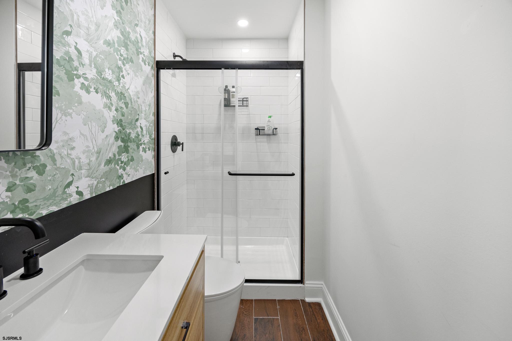 129 Seaside Avenue Atlantic City, NJ 08401 - Photo 18 of 43 a bathroom with a bathtub and a shower