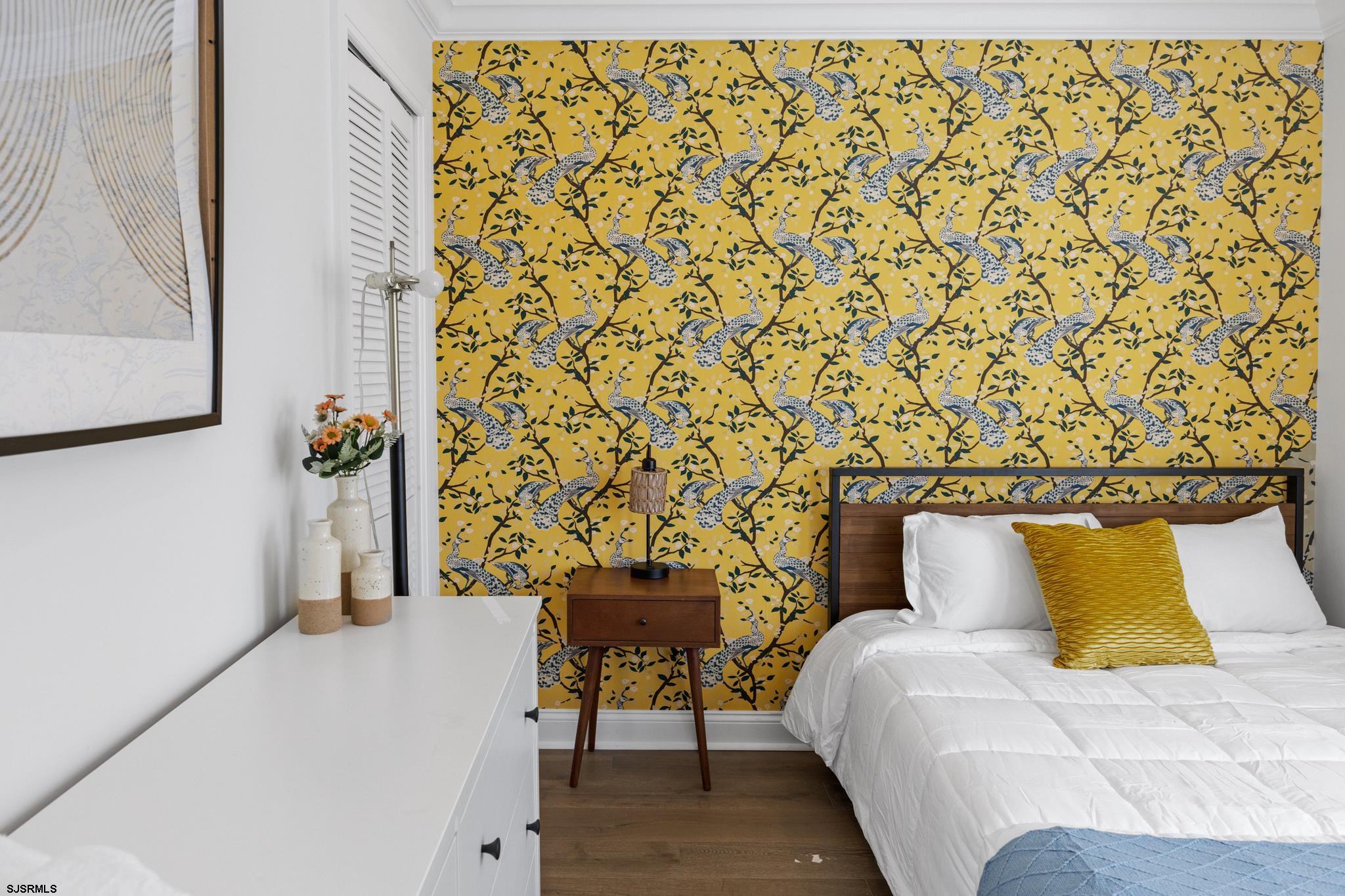 129 Seaside Avenue Atlantic City, NJ 08401 - Photo 21 of 43 a bedroom with a bed and a chair