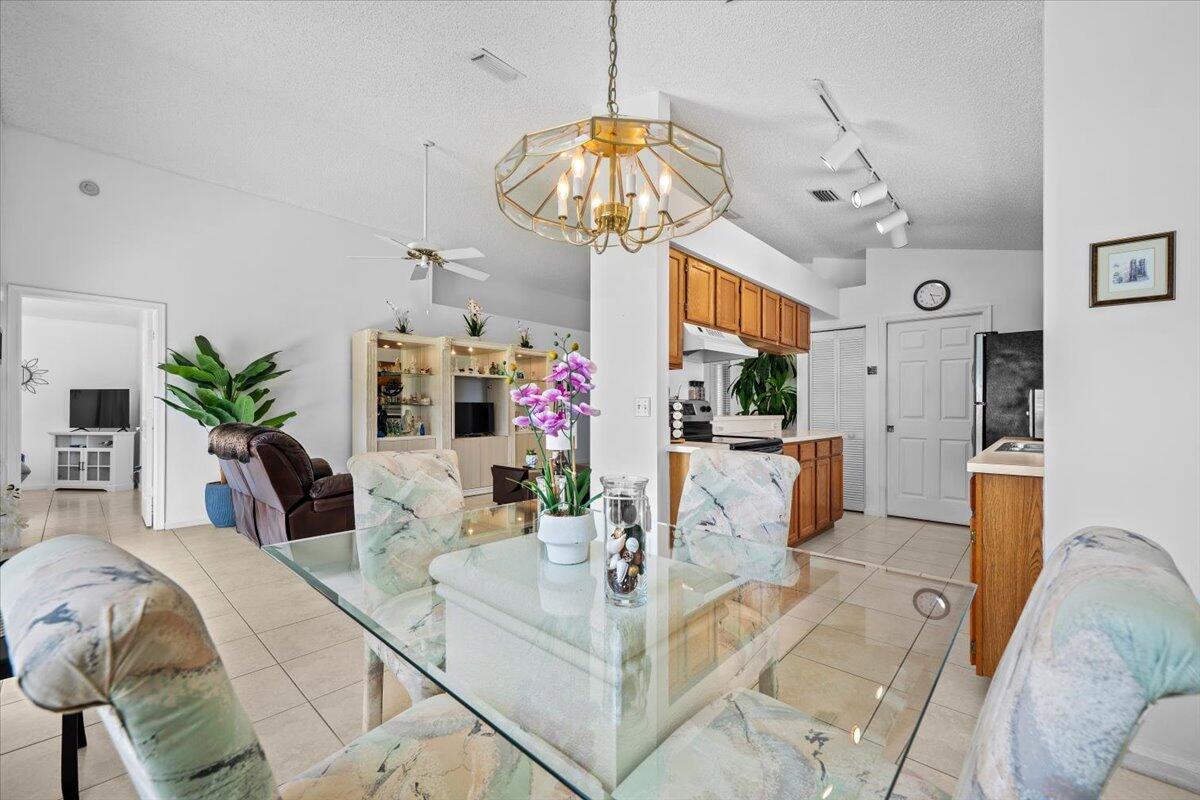 6397 Garrett Street Jupiter, FL 33458 - Photo 11 of 36 12-LUX_0915