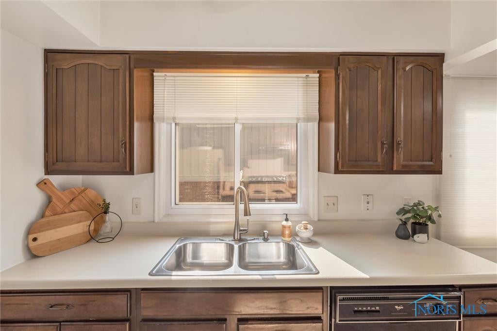 2233 Rockspring Road, Unit 2A Toledo, OH 43614 - Photo 19 of 27 Gallery Image 19