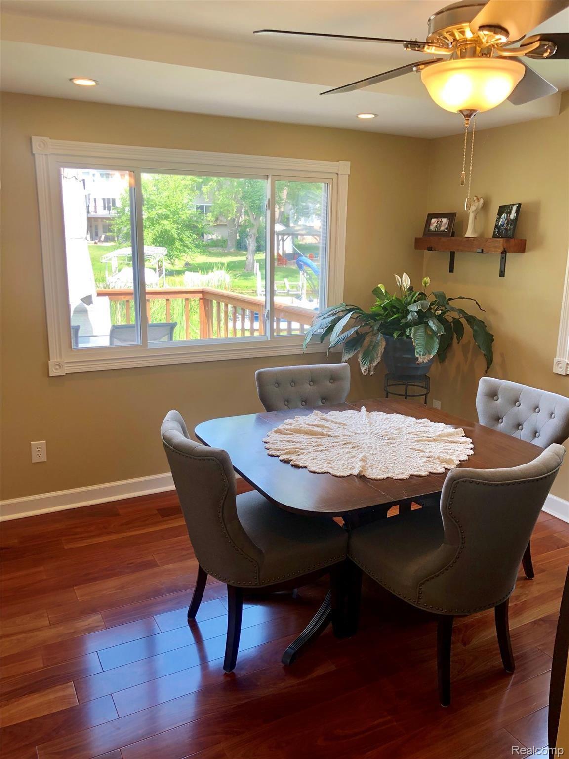 3109 Lansdowne Road Waterford, MI 48329 - Photo 14 of 41 DINING ROOM OVERLOOKING DECK AND WATER