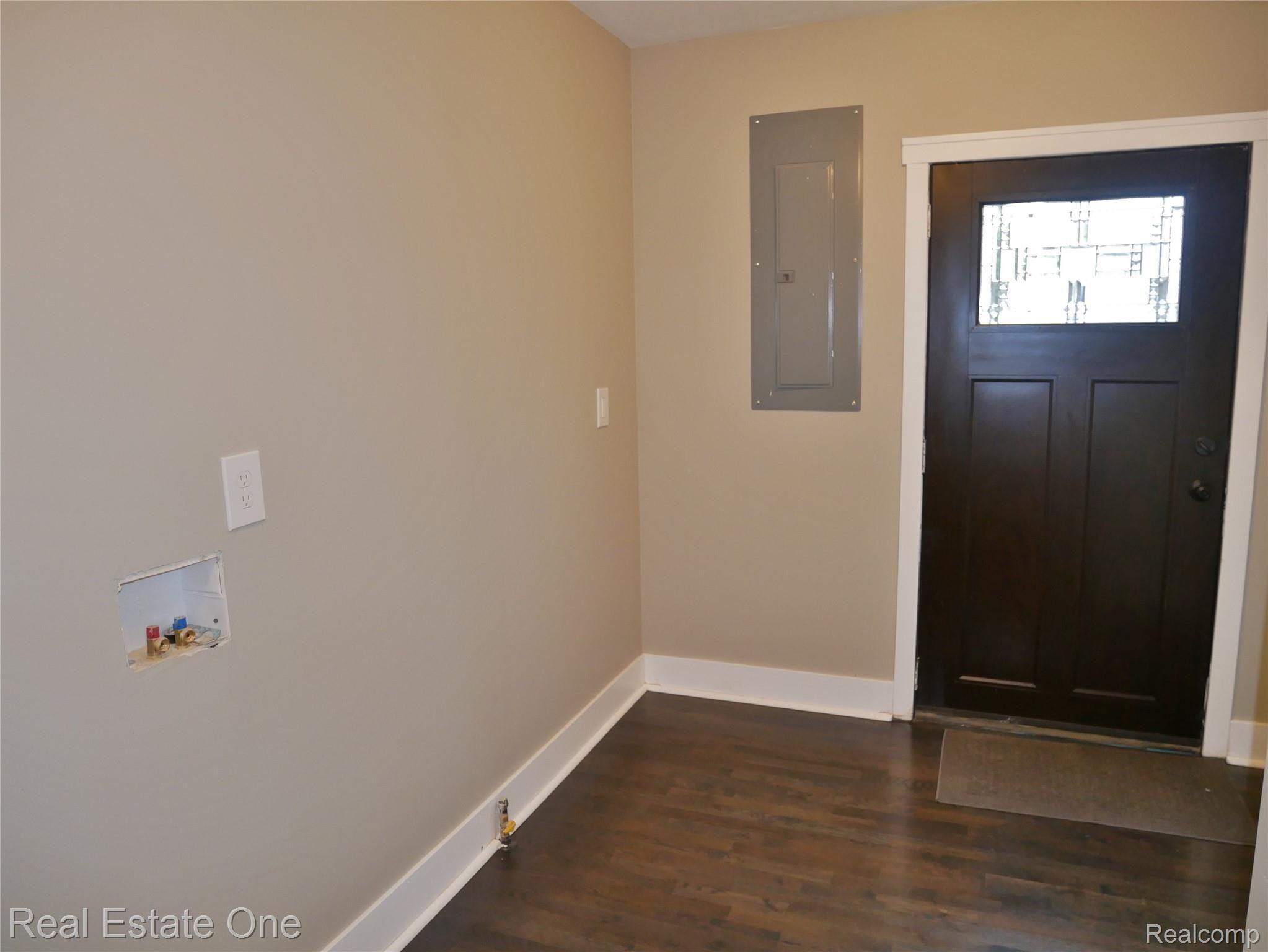4350 Morgan Road Lake Orion, MI 48359 - Photo 9 of 28 laundry rm.JPG
