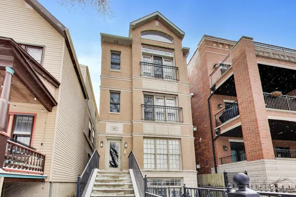$899,900 | 1161 West Eddy Street, Unit 3, Chicago, IL 60657