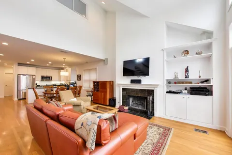 $899,900 | 1161 West Eddy Street, Unit 3, Chicago, IL 60657