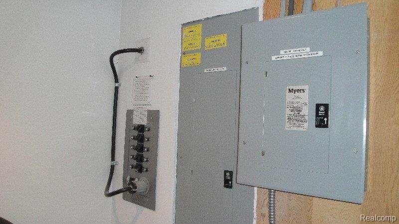2210 West Brocker Road Metamora, MI 48455 - Photo 23 of 32 Electrical - Generator.jpg