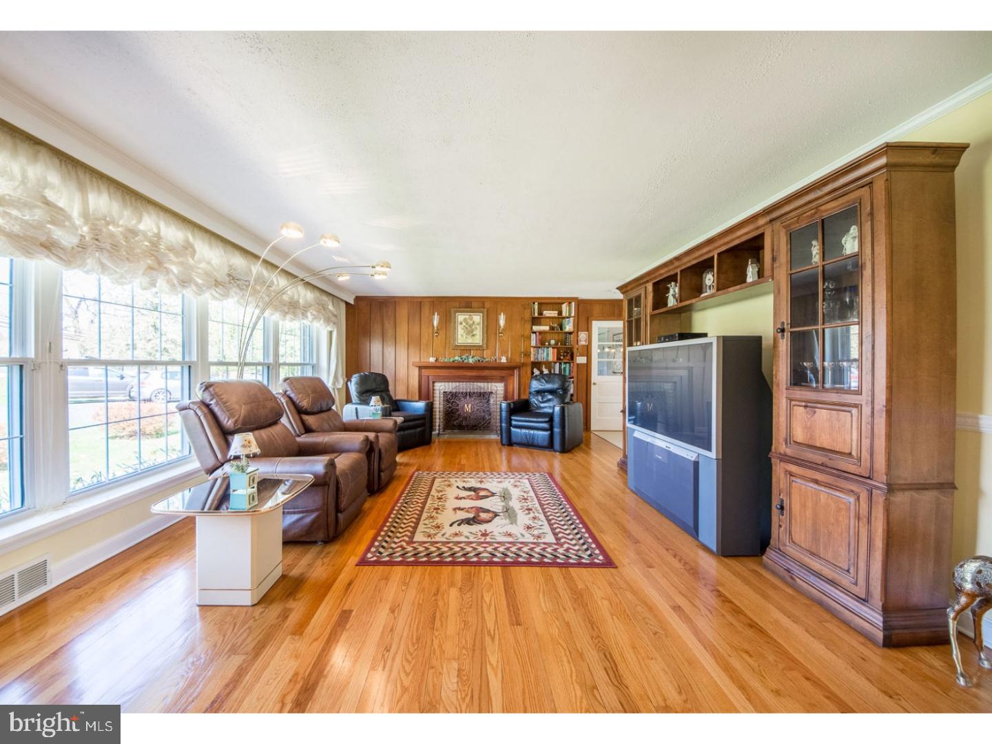 112 Culbertson Run Road Downingtown, PA 19335 - Photo 8 of 25 Living Room