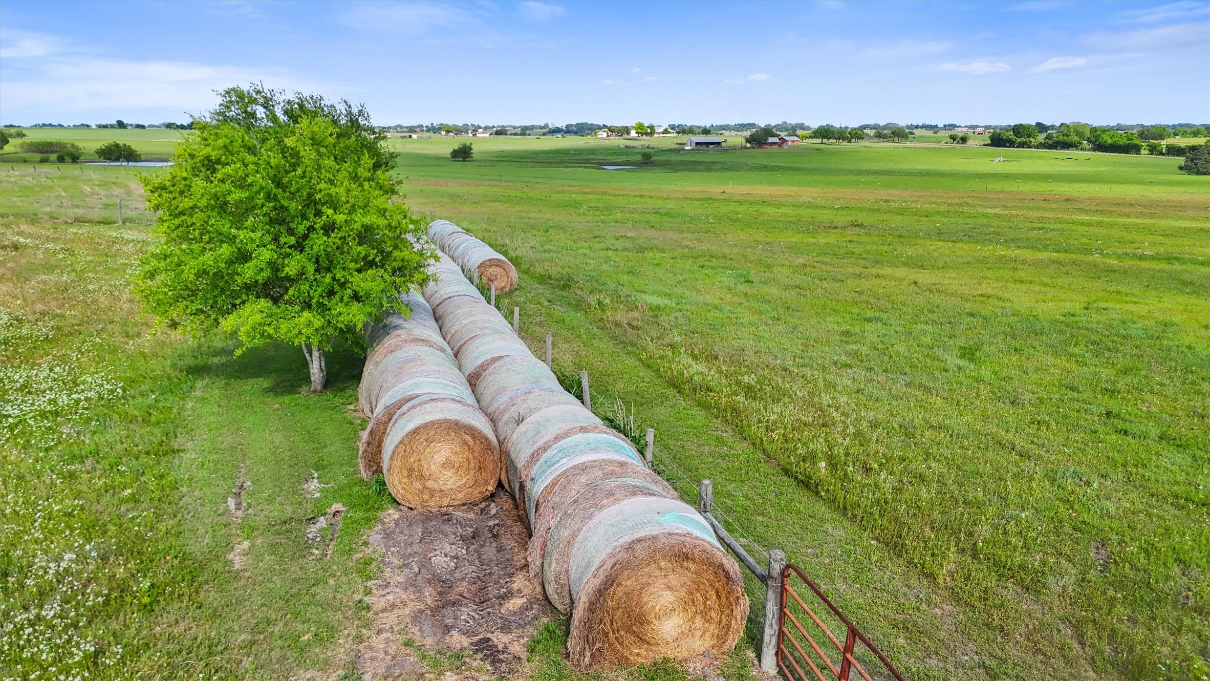 9058 Sam Houston Road Brenham, TX 77833 - Photo 49 of 50 a aerial view of a golf course with a ocean view