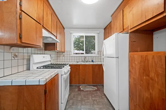 $515,000 | 559 Almanza Drive, Oakland, CA 94603