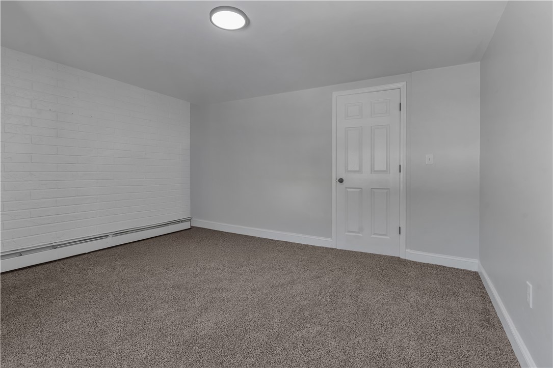 403 Commonwealth Avenue Warwick, RI 02886 - Photo 12 of 44