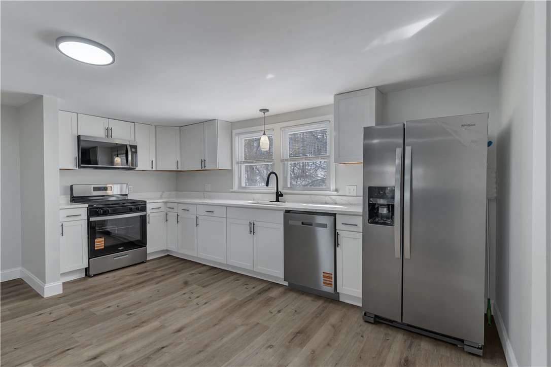 403 Commonwealth Avenue Warwick, RI 02886 - Photo 2 of 44