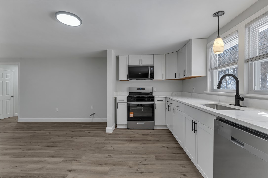 403 Commonwealth Avenue Warwick, RI 02886 - Photo 3 of 44