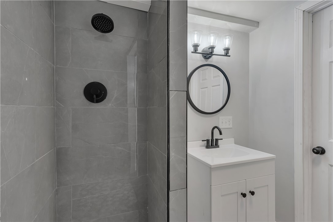 403 Commonwealth Avenue Warwick, RI 02886 - Photo 33 of 44