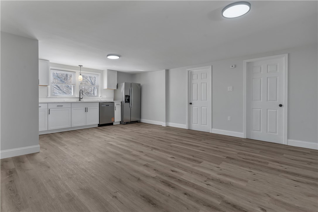 403 Commonwealth Avenue Warwick, RI 02886 - Photo 5 of 44