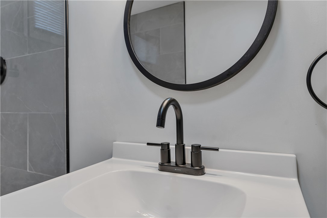 403 Commonwealth Avenue Warwick, RI 02886 - Photo 8 of 44