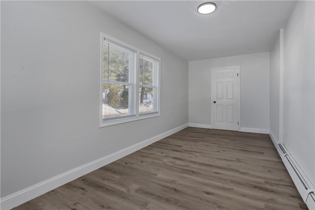 403 Commonwealth Avenue Warwick, RI 02886 - Photo 10 of 44