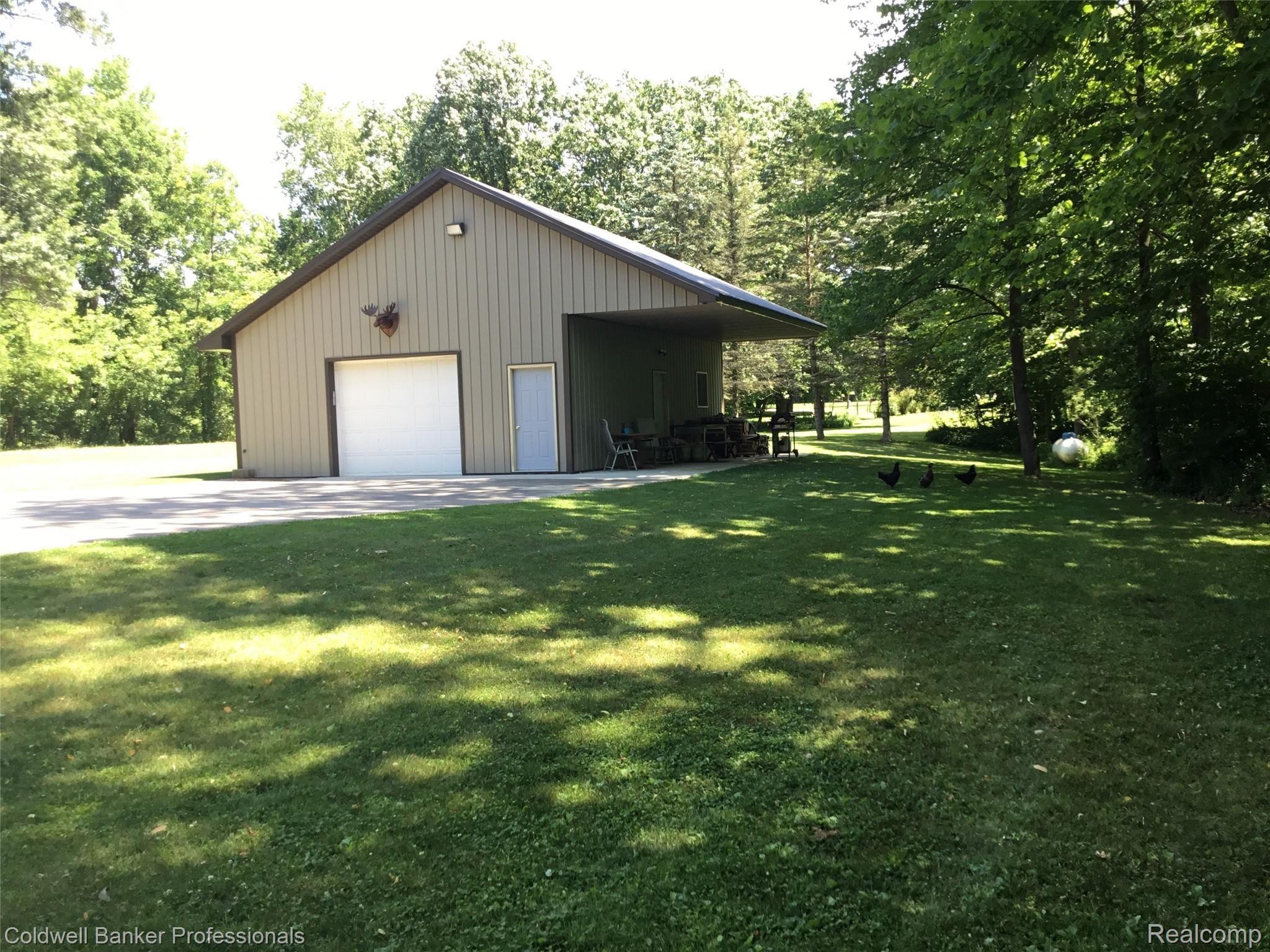 401 Munger Road Holly, MI 48442 - Photo 6 of 29 25' x 34' Pole Barn built in 2017