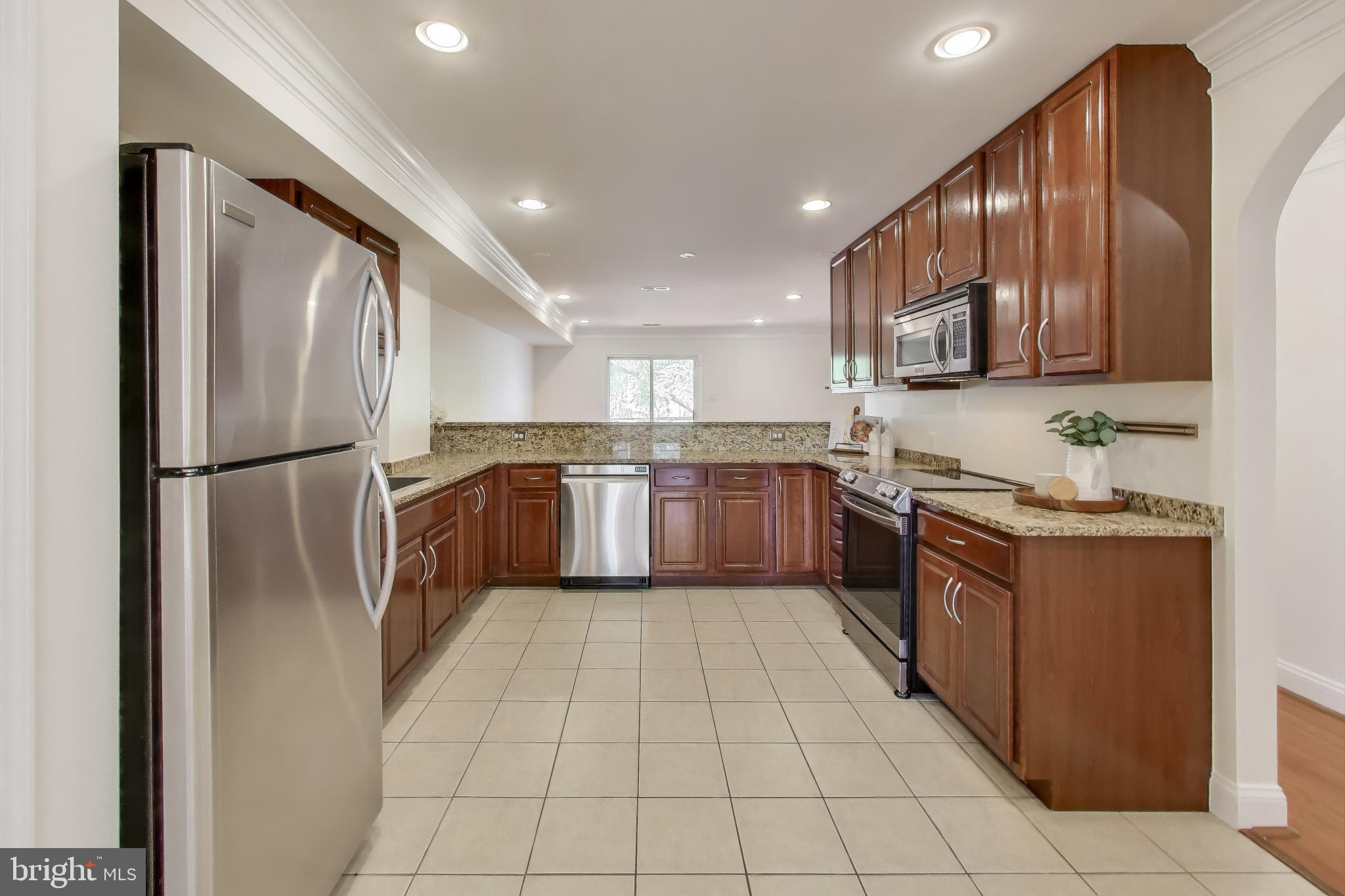 429 Shepherd Street Northwest, Unit 1 Washington, DC 20011 - Photo 9 of 41 Large Kitchen with Granite with Breakfast Bar
