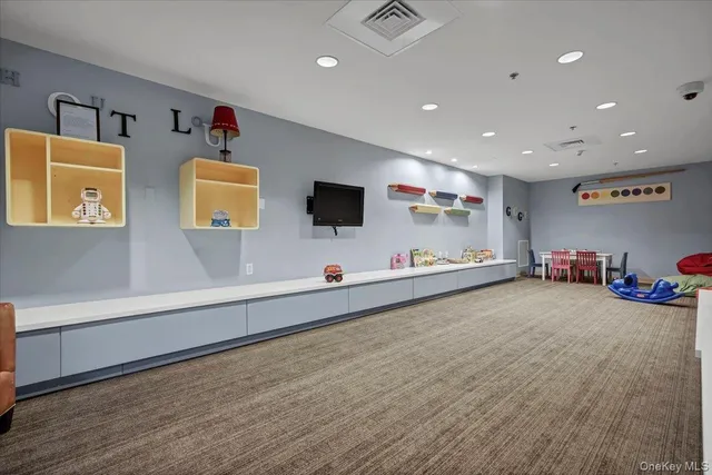 a view of a livingroom with furniture