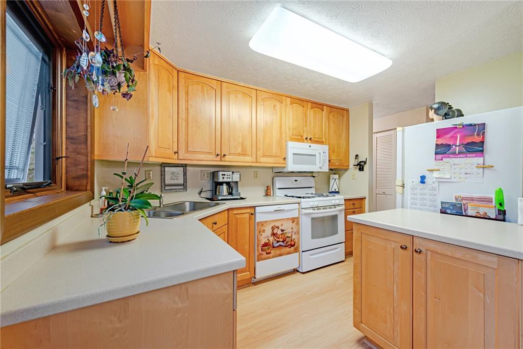 240 Partridge Run Road Gibsonia, PA 15044 - Photo 5 of 33 Gallery Image 5