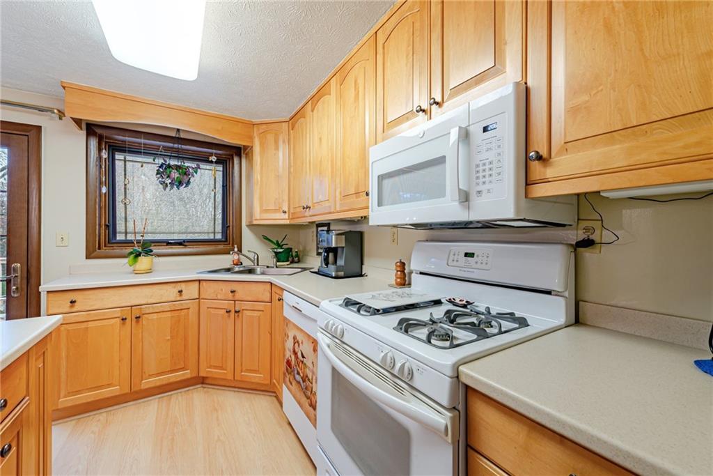 240 Partridge Run Road Gibsonia, PA 15044 - Photo 6 of 33 Gallery Image 6
