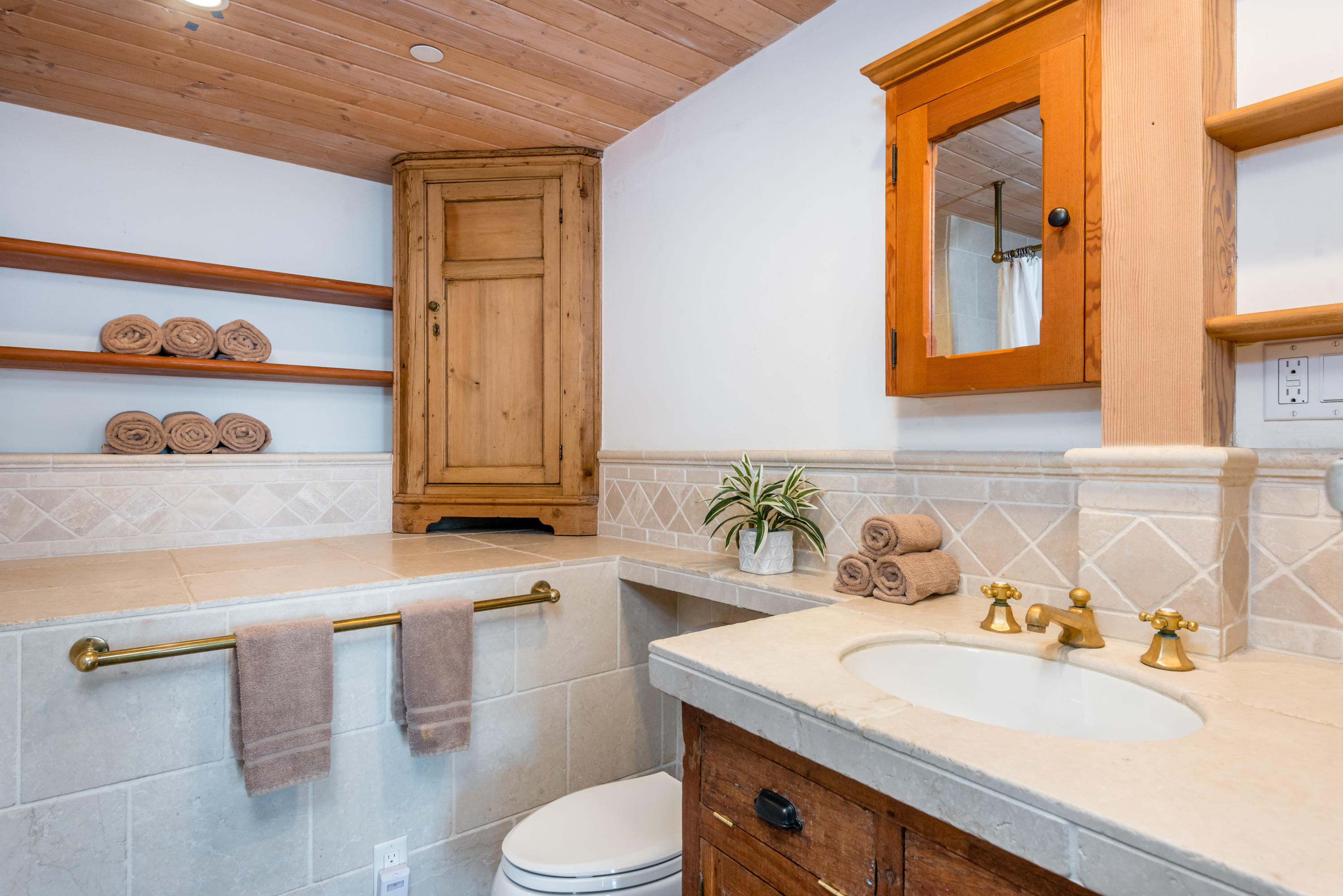 4897 Lookout Road Santa Barbara, CA 93105 - Photo 11 of 21 018_FullBathroom