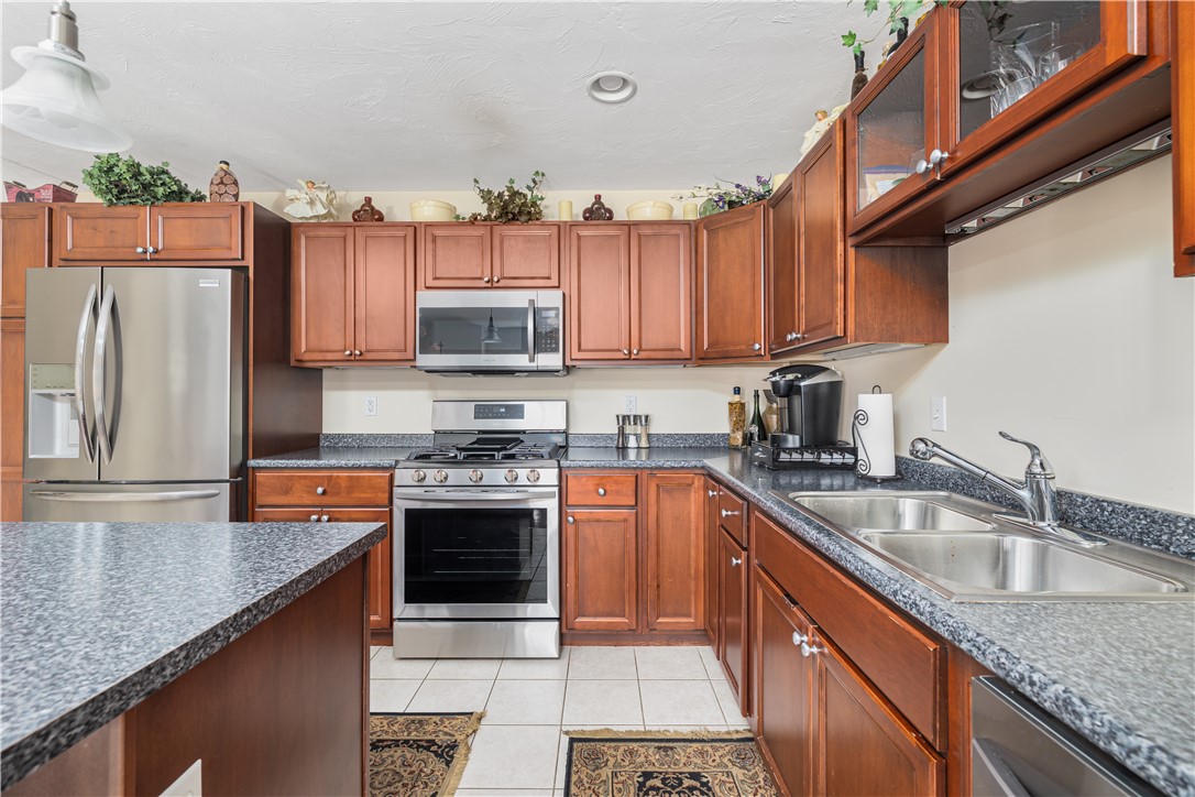 500 Mendon Road, Unit 6 Cumberland, RI 02864 - Photo 13 of 32