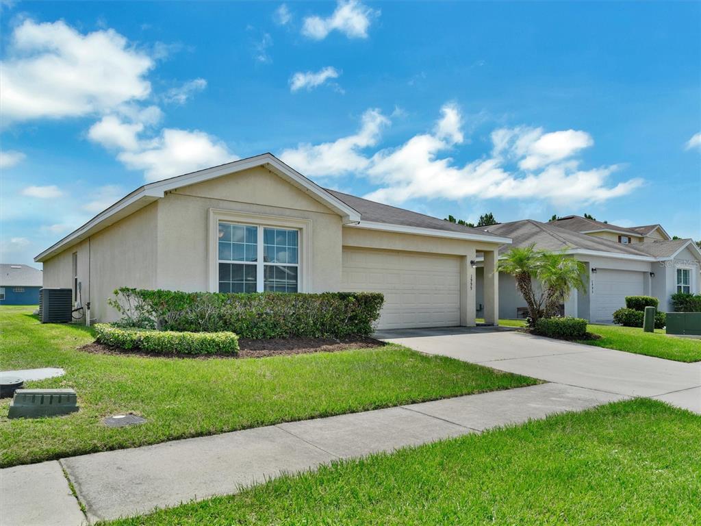 1999 Bretton Ridge Way Winter Haven, FL 33884 - Photo 3 of 33 Gallery Image 3
