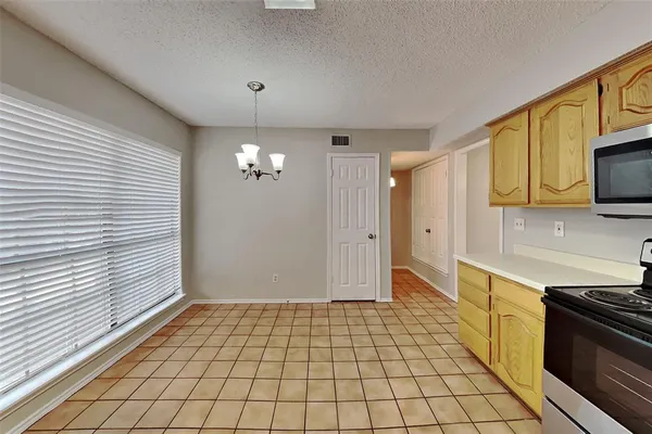 $2,320 | 2402 Bennington Drive, Arlington, TX 76018