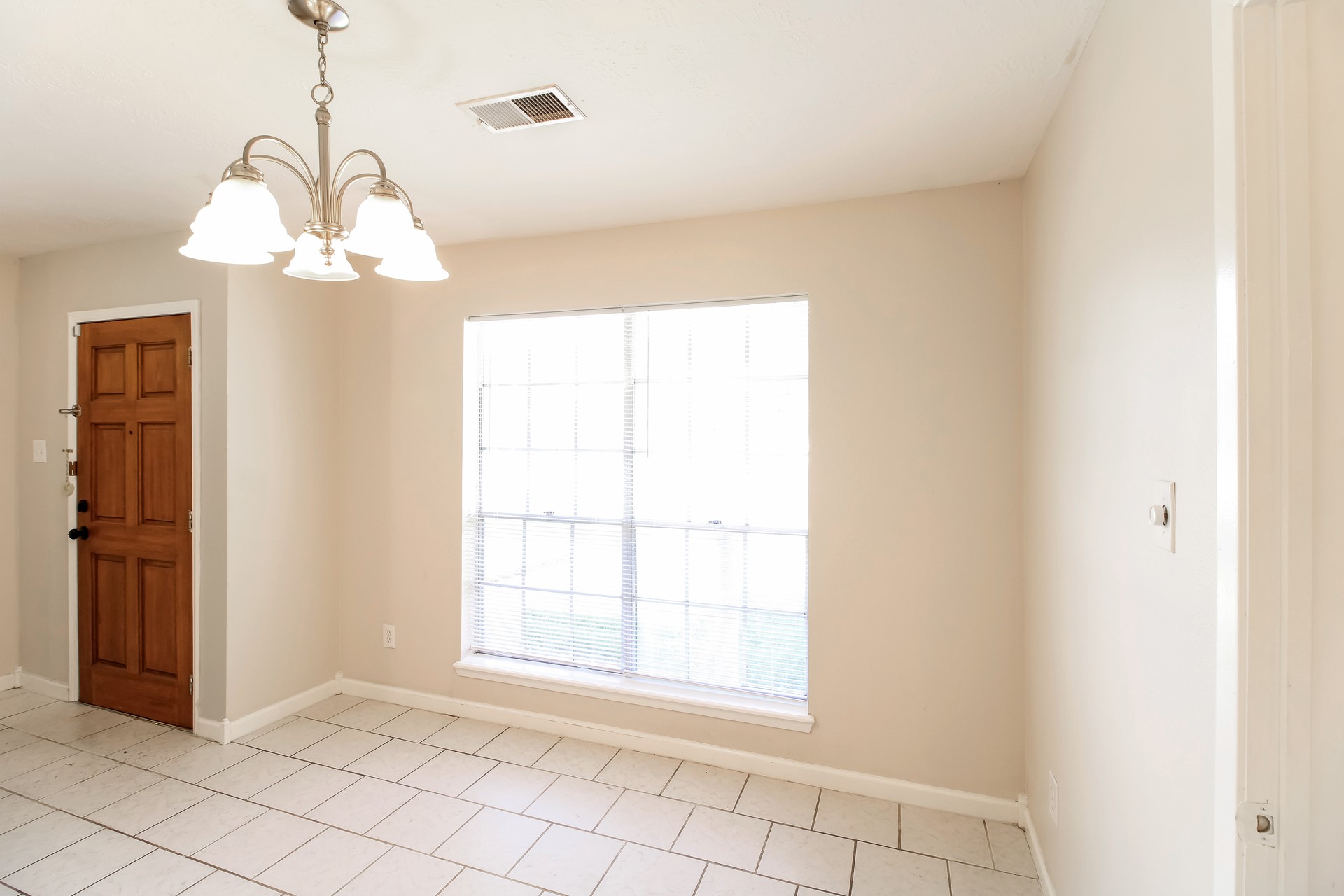 946 Beachcomber Lane Houston, TX 77062 - Photo 5 of 15