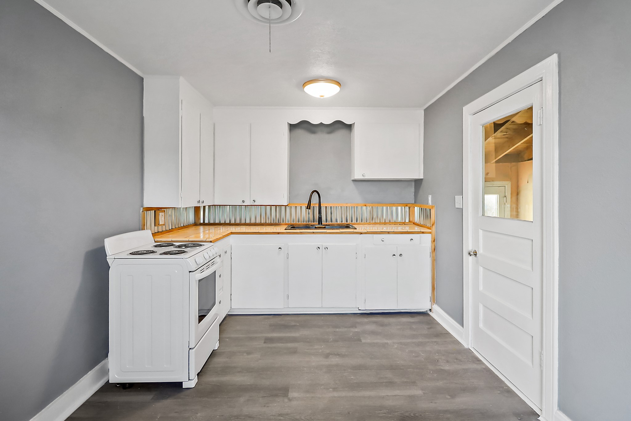 506 Trinity Street Anahuac, TX 77514 - Photo 5 of 22 Kitchen
