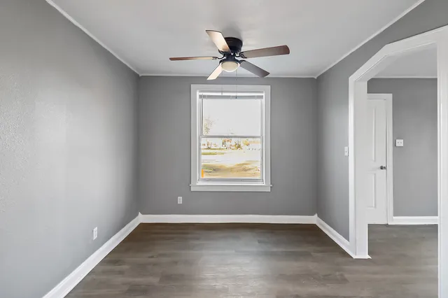 $1,300 | 506 Trinity Street, Anahuac, TX 77514