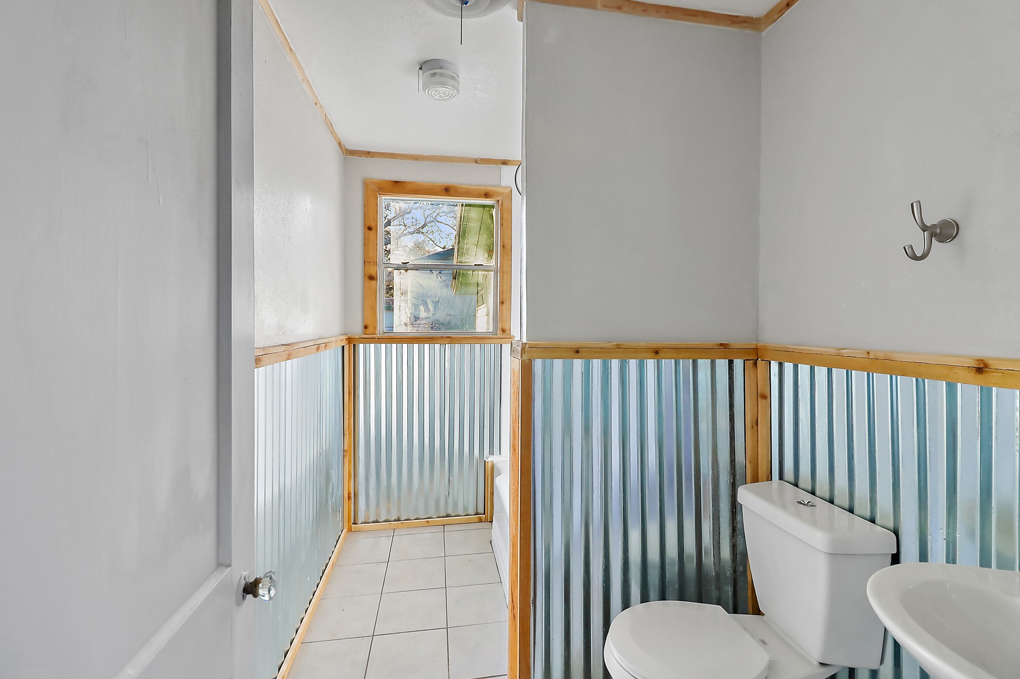 506 Trinity Street Anahuac, TX 77514 - Photo 7 of 22 Bathroom