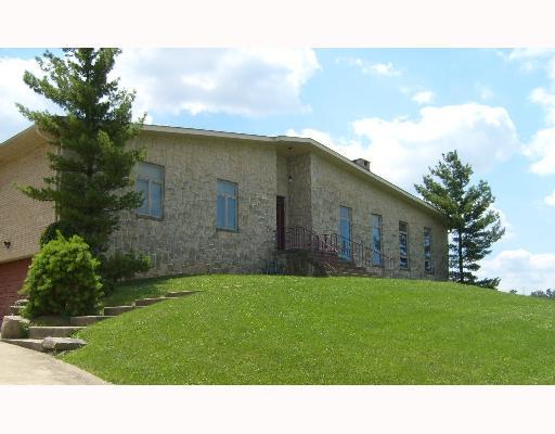 942 Mallisee Road Plum, PA 15239 - Photo 1 of 8 Exterior Front.
