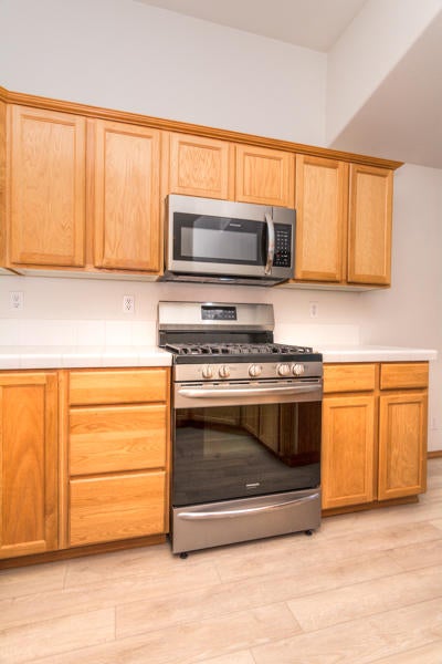 3207 Southwest 35th Street Redmond, OR 97756 - Photo 18 of 39 New gas oven/stove and microwave