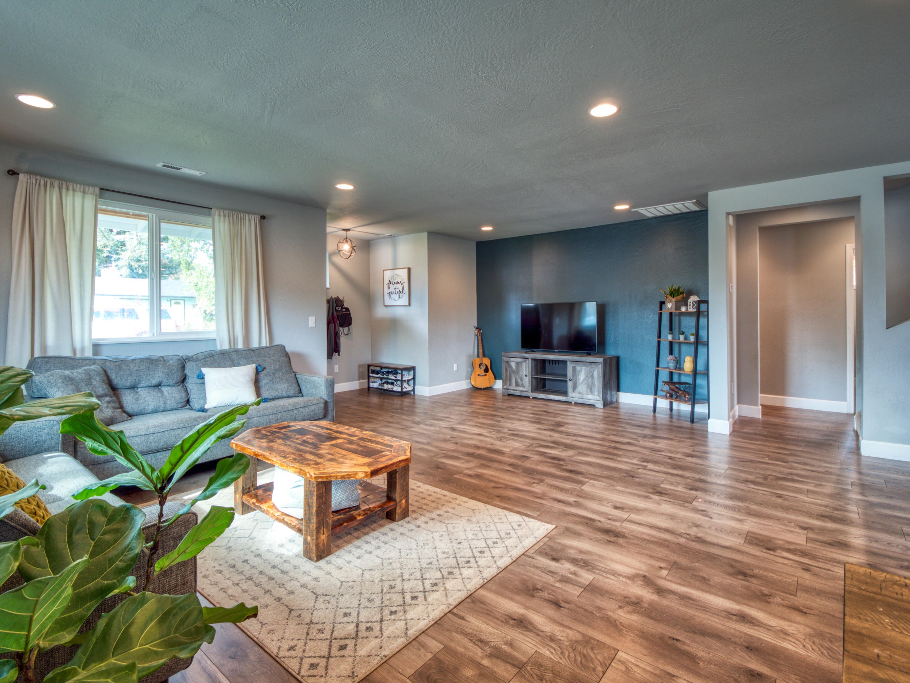3286 New Ray Road Central Point, OR 97502 - Photo 4 of 25 Living 6