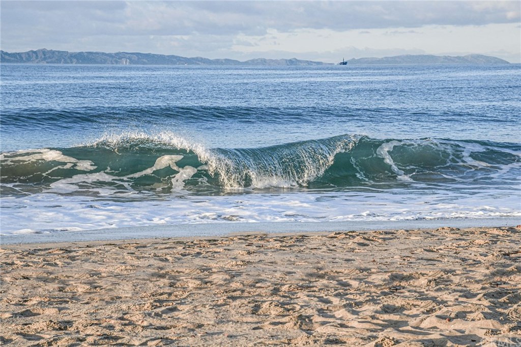 4807 Seashore Drive Newport Beach, CA 92663 - Photo 16 of 33