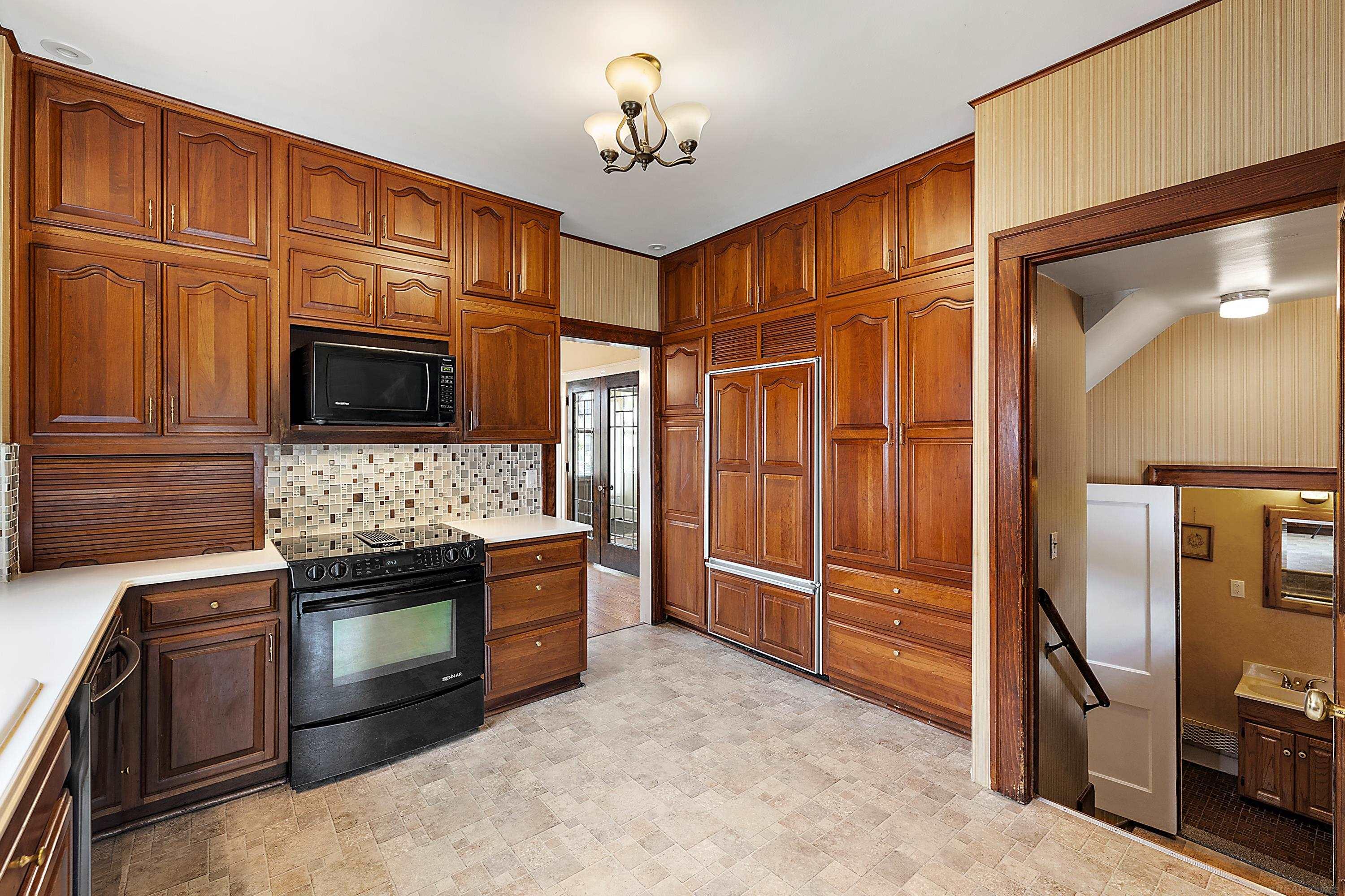 1371 Bedford Road Grosse Pointe, MI 48230 - Photo 17 of 44 50124154-18.JPG