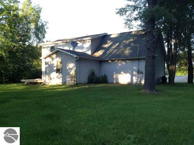 4490 South Wise Road Shepherd, MI 48883 - Photo 4 of 20 1746121-3.JPG