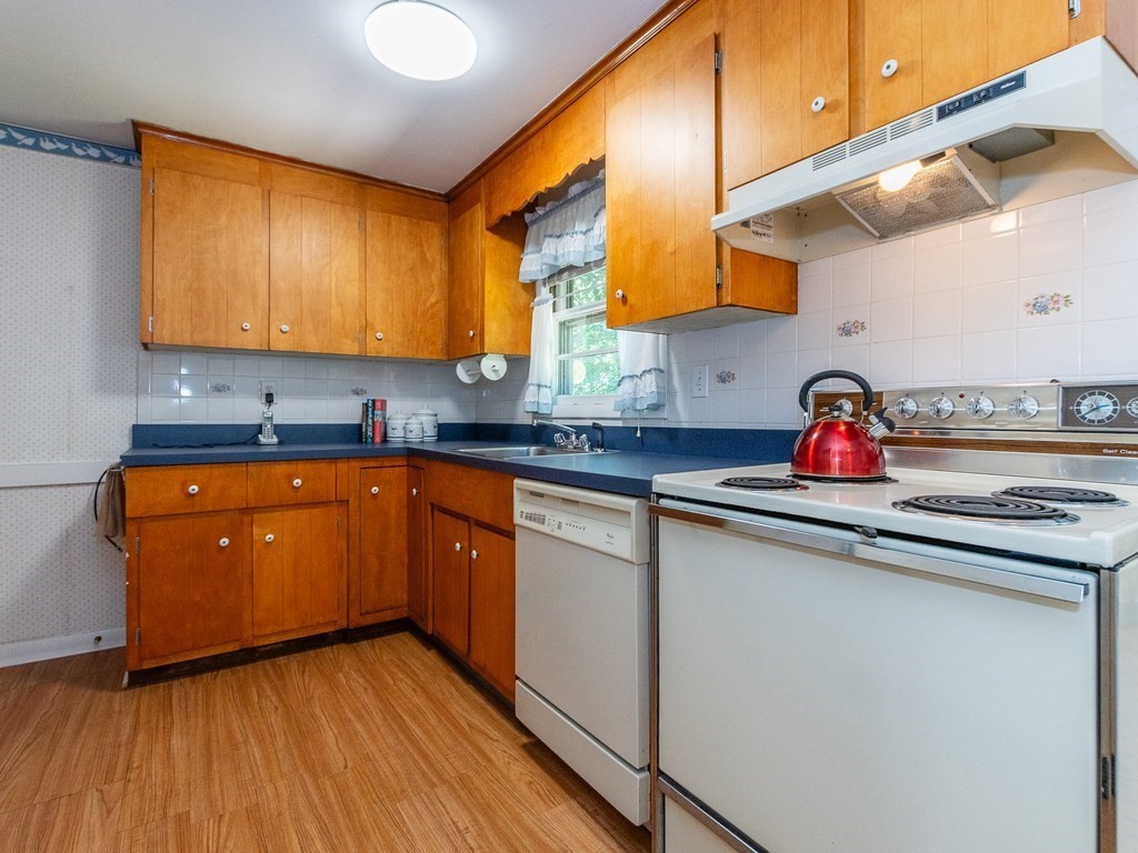 163 Ravenswood Road Waltham, MA 02453 - Photo 6 of 27 Gallery Image 6