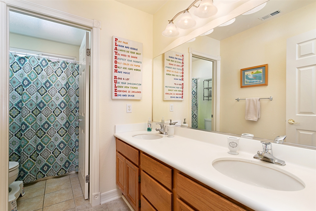 5048 Ashberry Road Carlsbad, CA 92008 - Photo 22 of 25 Guest bathroom on the second floor