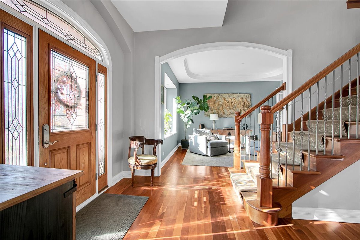 552 Ahlstrand Road Glen Ellyn, IL 60137 - Photo 3 of 51 Gallery Image 3